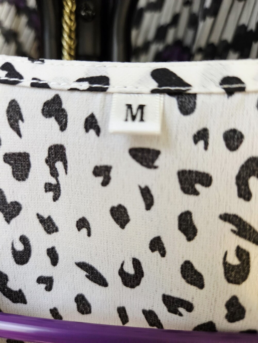 White & Black Dotted V-Neck Long Wide Sleeve Top, Size Medium - Picture 8 of 9